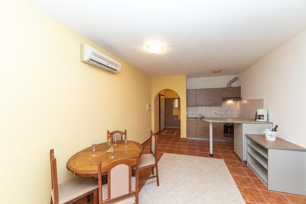 Sea View Apartments Sirena Okrug Gornji Ngoại thất bức ảnh